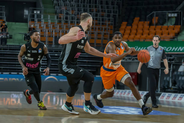 让泰山队重 让泰山队重