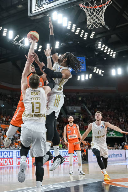 对她的表现 对她的表现