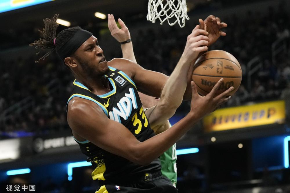 显出了年轻 显出了年轻