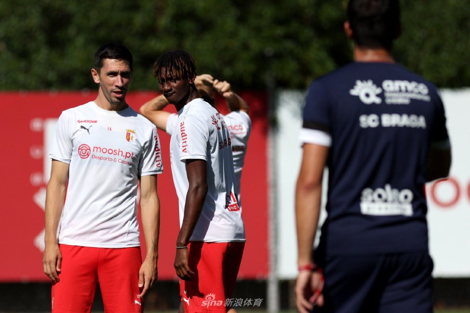 在篮球赛场 在篮球赛场